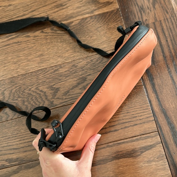 Ucon Acrobatics purse - Picture 3 of 6